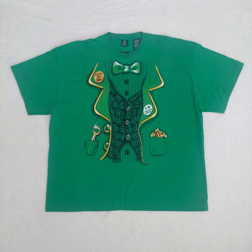 ST. PADDYS LUCKY TEE SHIRT Graphic T-Shirt with Fun St. Patrick's Design NWT